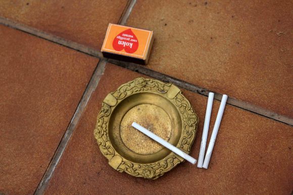 Пепельница в стиле модерн с известным витиеватым узором