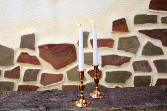 Пара медных подсвечников из Европы
