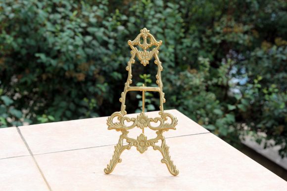 Латунный мольберт для вашей декоративной тарелочки