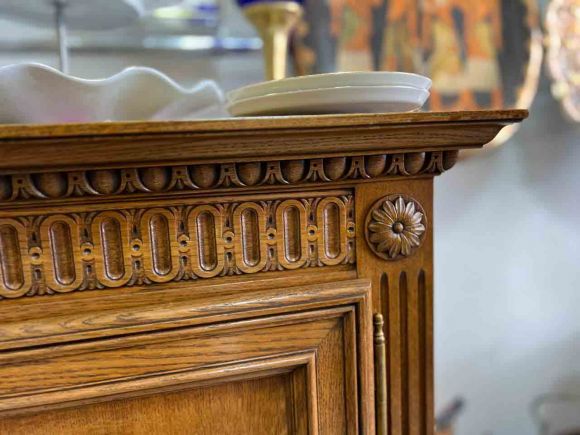 Изысканный комод в стиле модерн