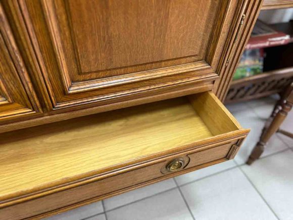 Изысканный комод в стиле модерн