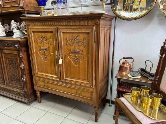 Изысканный комод в стиле модерн