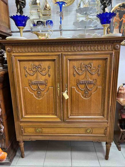 Изысканный комод в стиле модерн