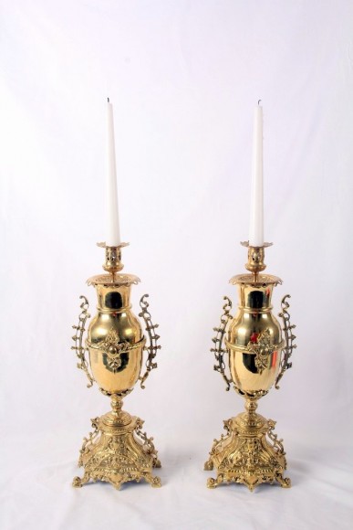 Необыкновенно красивые старинные подсвечники из латуни