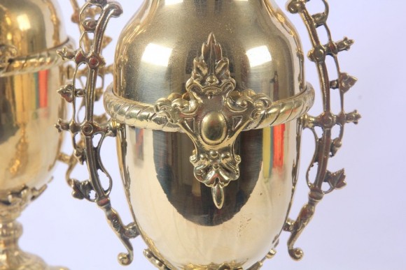 Необыкновенно красивые старинные подсвечники из латуни