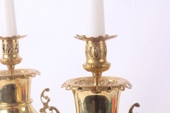 Необыкновенно красивые старинные подсвечники из латуни