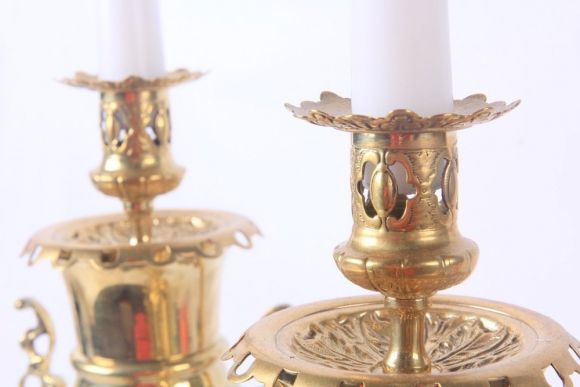 Необыкновенно красивые старинные подсвечники из латуни