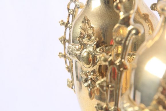 Необыкновенно красивые старинные подсвечники из латуни