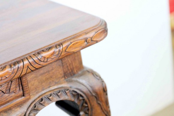 Изысканная пристенная резная консоль из дуба
