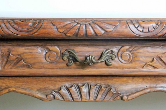 Изысканная пристенная резная консоль из дуба
