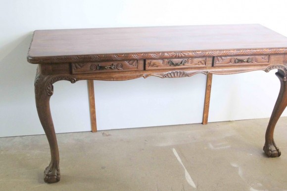 Изысканная пристенная резная консоль из дуба