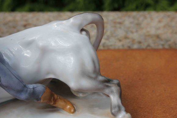 Фарфоровая статуэтка «Укрощение быка»