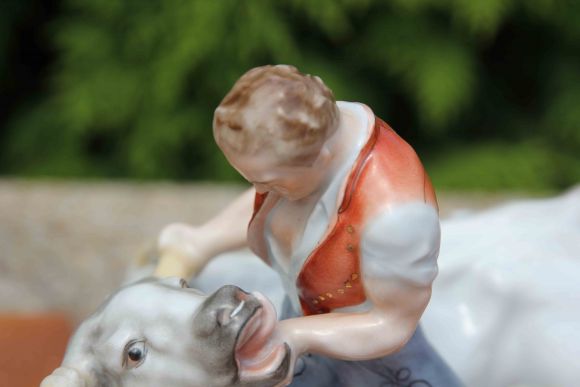 Фарфоровая статуэтка «Укрощение быка»