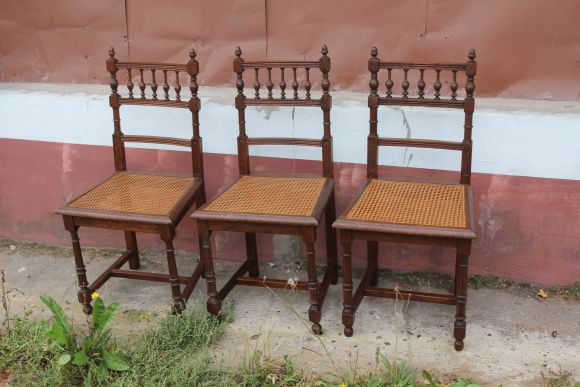 Винтажные стулья с сеткой