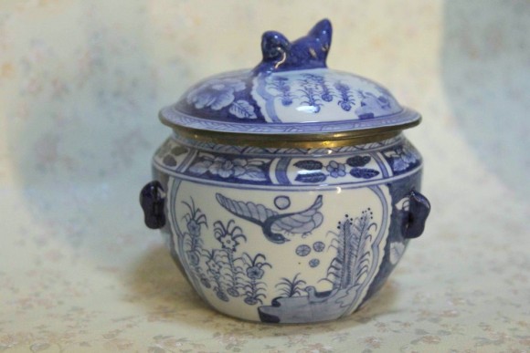 Очень хорошенькая, антикварная  вазочка - шкатулка. Европа. Начало 20 века