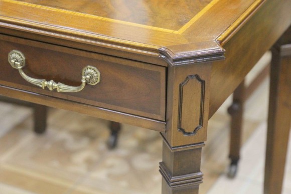 Роскошный винтажный письменный стол.Канада.Начало 20 века