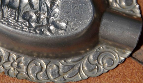 Овальная пепельница "Крестьянин на отдыхе"