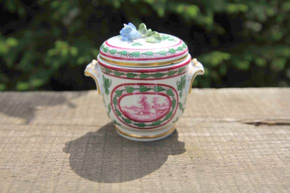 Милая фарфоровая шкатулочка из Франции