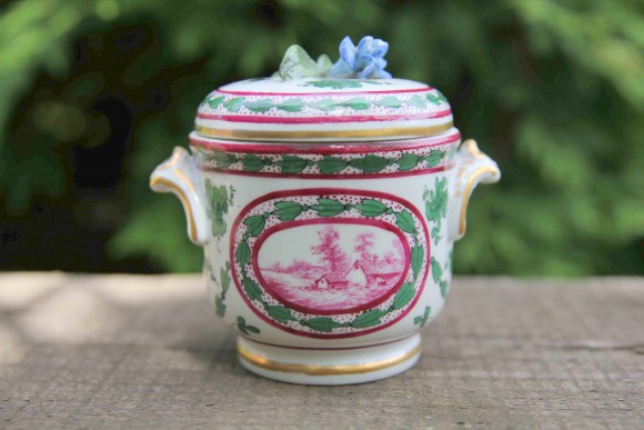 Милая фарфоровая шкатулочка из Франции