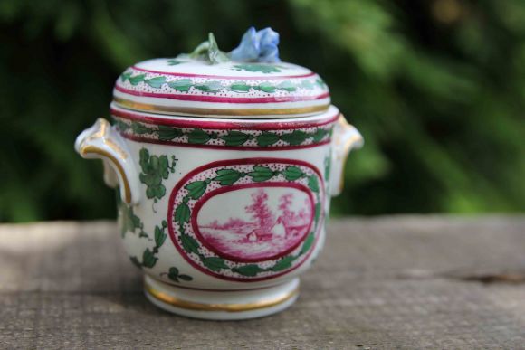 Милая фарфоровая шкатулочка из Франции