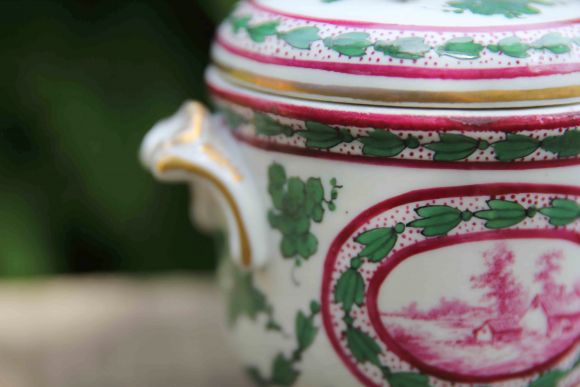 Милая фарфоровая шкатулочка из Франции