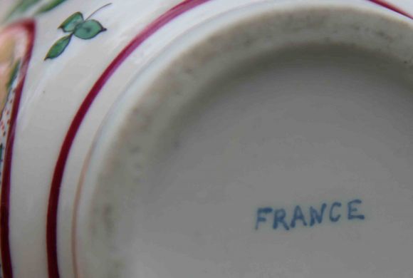 Милая фарфоровая шкатулочка из Франции