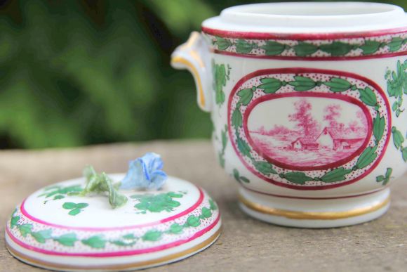 Милая фарфоровая шкатулочка из Франции