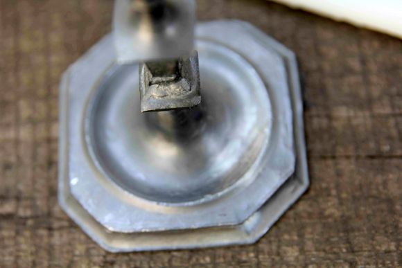 Старый оловянный подсвечник из Европы