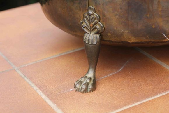 Огромное латунное кашпо на ножках