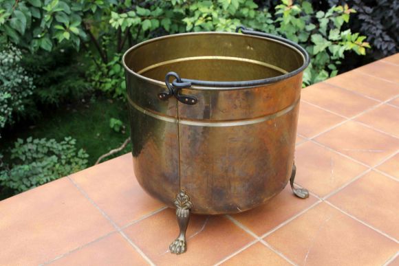 Огромное латунное кашпо на ножках