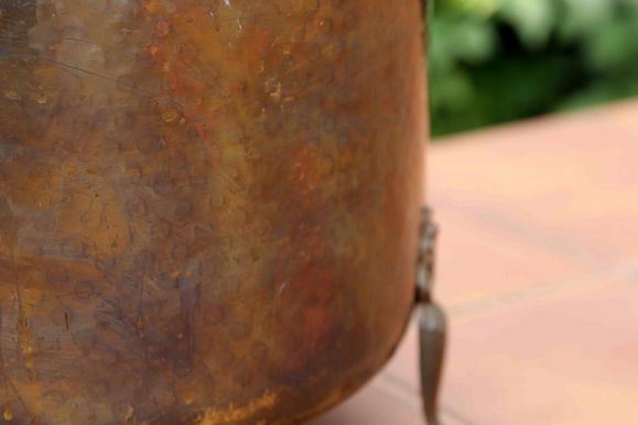 Огромное латунное кашпо на ножках