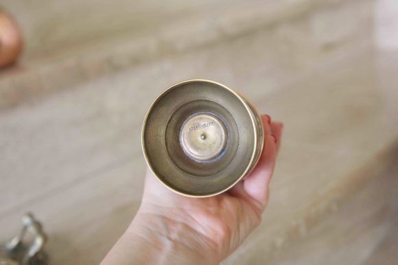 Миниатюрная старинная керосиновая лампа из меди и латуни.