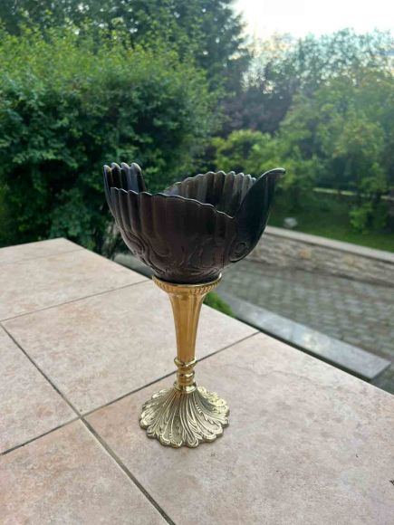 Хрустальная вазочка на латунной ножке