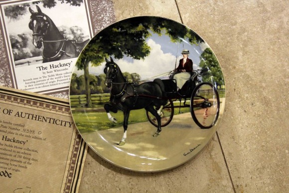 Коллекционная тарелка "Лошадь с коляской". Европа. Начало 20 века