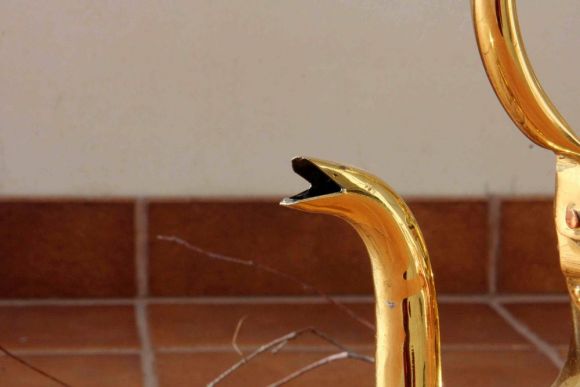 Старинный чайник интересной, нетривиальной формы