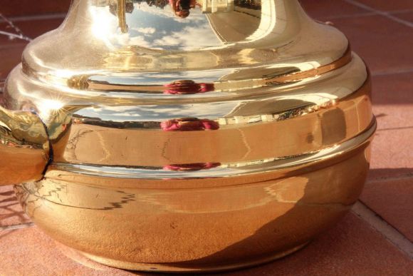 Старинный чайник интересной, нетривиальной формы