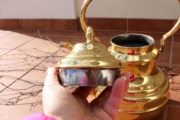 Старинный чайник интересной, нетривиальной формы