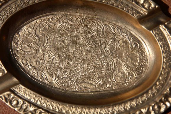 Невероятный женственный предмет - латунная пепельница "для двоих"