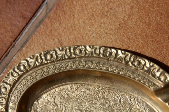 Невероятный женственный предмет - латунная пепельница "для двоих"