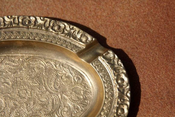 Невероятный женственный предмет - латунная пепельница "для двоих"