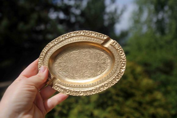 Невероятный женственный предмет - латунная пепельница "для двоих"