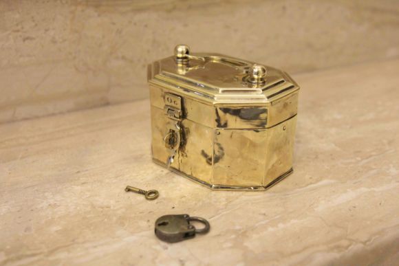 Европейский сундучок  - шкатулка. Полировка