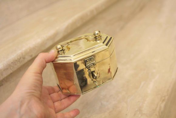 Европейский сундучок  - шкатулка. Полировка