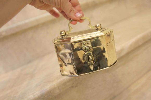 Европейский сундучок  - шкатулка. Полировка