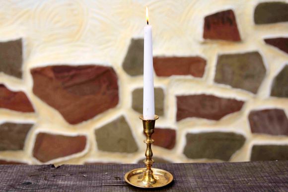 Латунный удобный подсвечник с блюдечком для воска