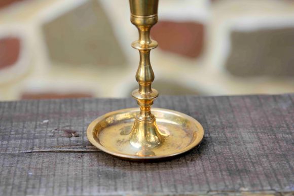 Латунный удобный подсвечник с блюдечком для воска