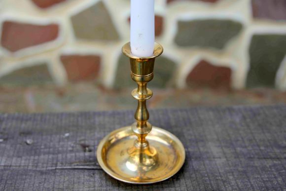 Латунный удобный подсвечник с блюдечком для воска