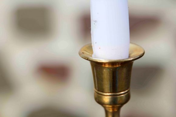 Латунный удобный подсвечник с блюдечком для воска