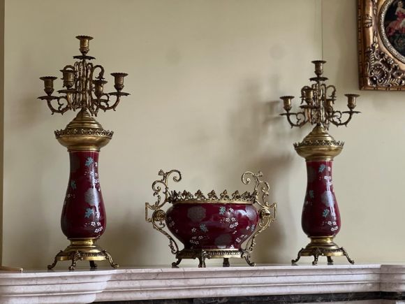 Каминный гарнитур - канделябры и ваза. Антик