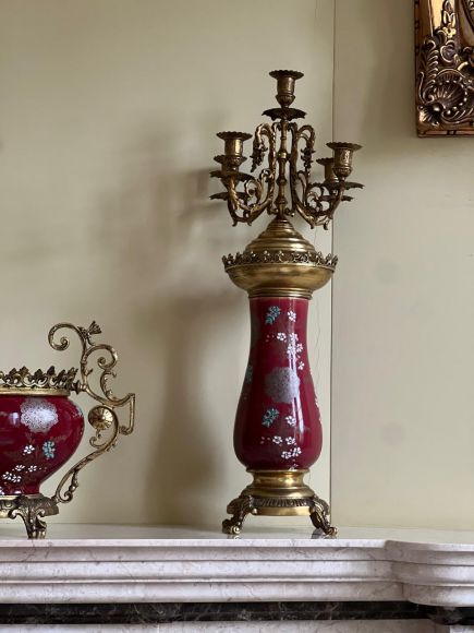 Каминный гарнитур - канделябры и ваза. Антик